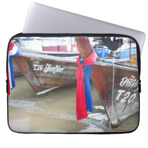 Boote auf den Phi-Phi-Inseln des Strand- , Laptopschutzhülle