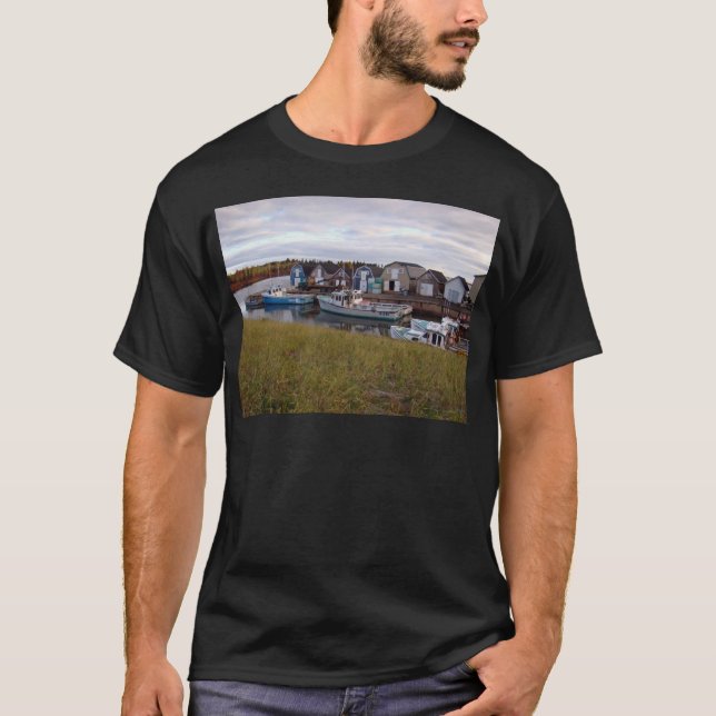 Boote auf Prince-Edward-Insel T-Shirt (Vorderseite)