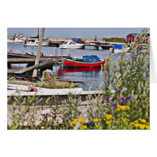 Boote im kleinen Hafen angedockt
