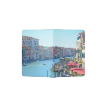 Boote in den Kanälen von Venedig Italien