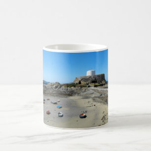 Boote und Fort Gray in Guernsey Tasse