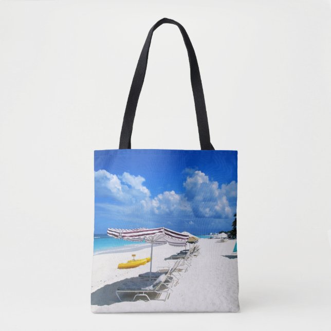 Boote und Strand-Stühle (Vorderseite)