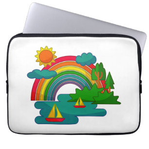 Bootslandschaft unter Sonnenwolken und Regenbogen Laptopschutzhülle