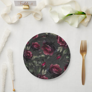 Bordeaux rote Rosen schummrig graue Blumenhochzeit Pappteller