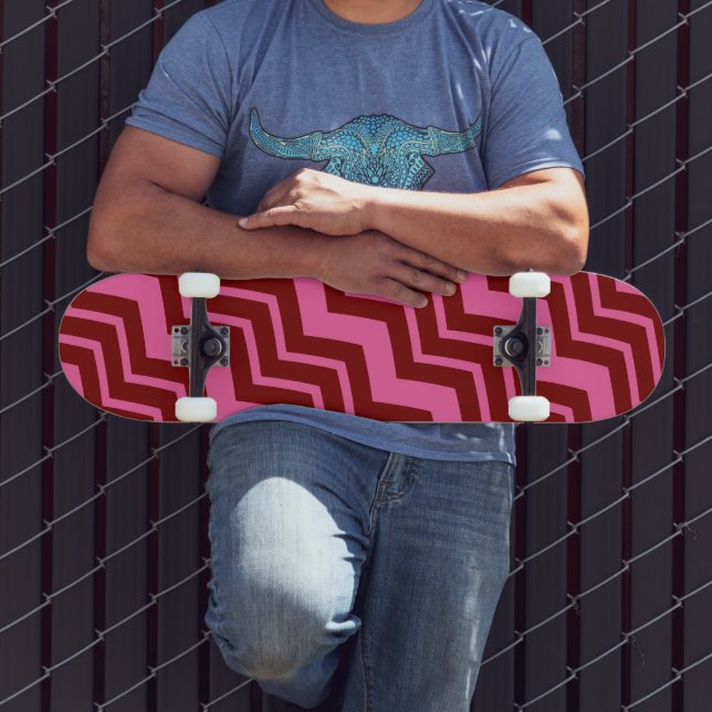 Bordeauxrot Pink Chevron Zickzack-Muster  Skateboard (Außenbereich 3)