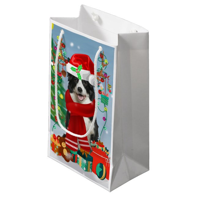 Border Collie Hund in Snow mit Weihnachtsgeschenke Kleine Geschenktüte (Vorderseite Schrägansicht)