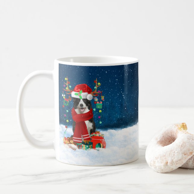 Border Collie Hund mit Weihnachtsgeschenken Kaffeetasse (Mit Donut)