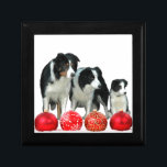 Border Collie Hunde mit Red Christmas Ornaments Geschenkbox<br><div class="desc">Border Collie Hunde mit Red Christmas Ornaments. Speziell für Border Collie Liebhaber,  die Weihnachten feiern.</div>