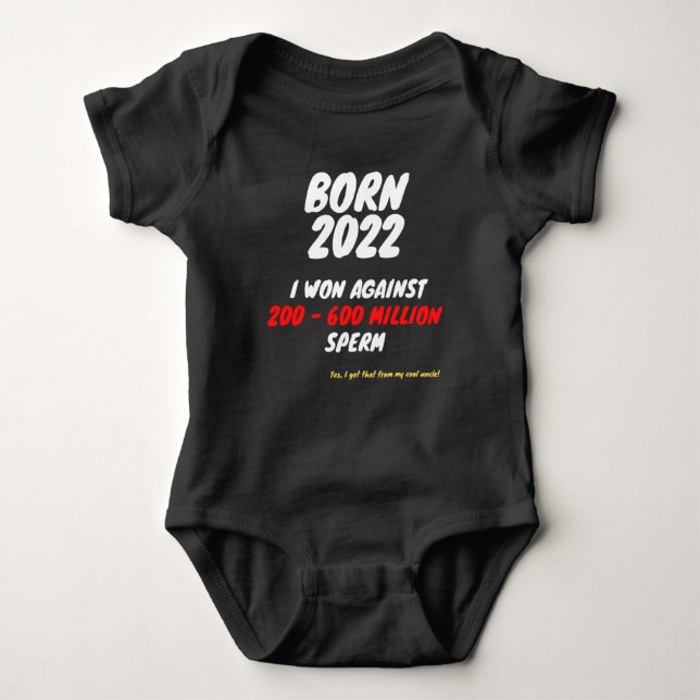 Born 2022 - I AM A WINNER Baby Strampler (Vorderseite)
