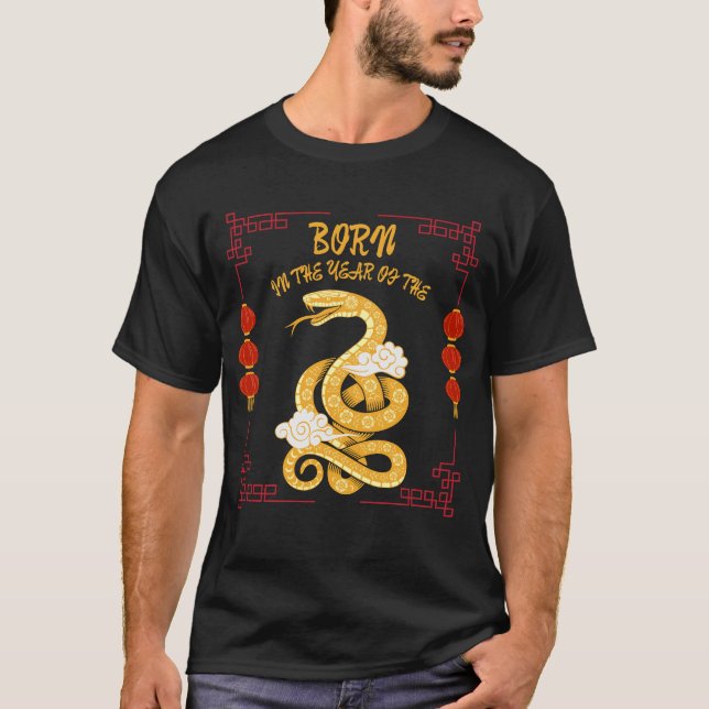Born in the Year of the Snake T-Shirt (Vorderseite)