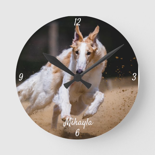 Borzoi läuft rund Uhr (Vorderseite)
