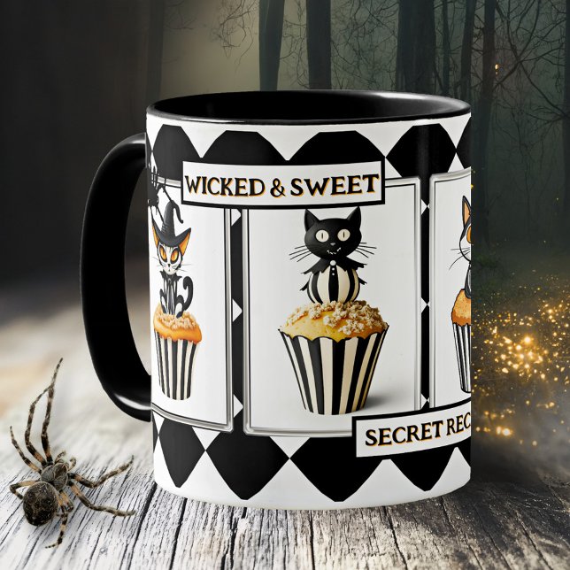 Böser Katzen Cupcake Halloween Leckerlis Kaffeetasse (Halloween mug featuring cupcake cat treats with spiders on black and white)