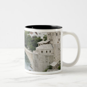 Bosnien-Herzegowina - Mostar. Die alte Brücke Zweifarbige Tasse
