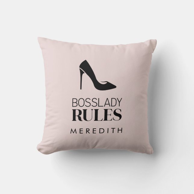 Boss Lady Rules Stiletto Logo Blush Kissen (Vorderseite)