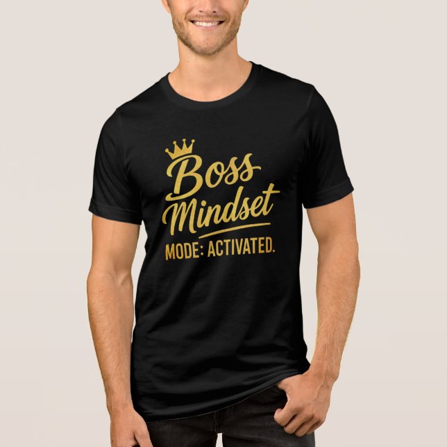 Boss Mindset Mode: Activated – Gold Typography Tee (Vorderseite)