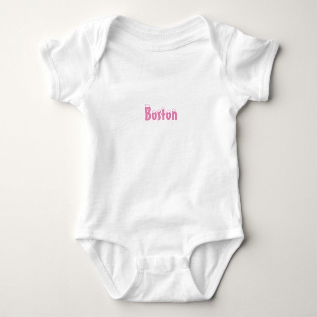 "Boston" - Schneerosa - Baby Strampler (Vorderseite)