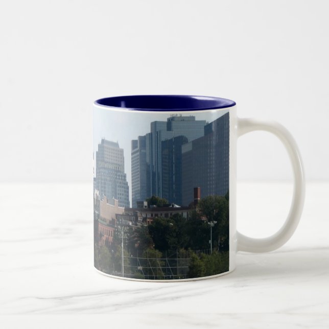 Boston-Skyline Zweifarbige Tasse (Rechts)
