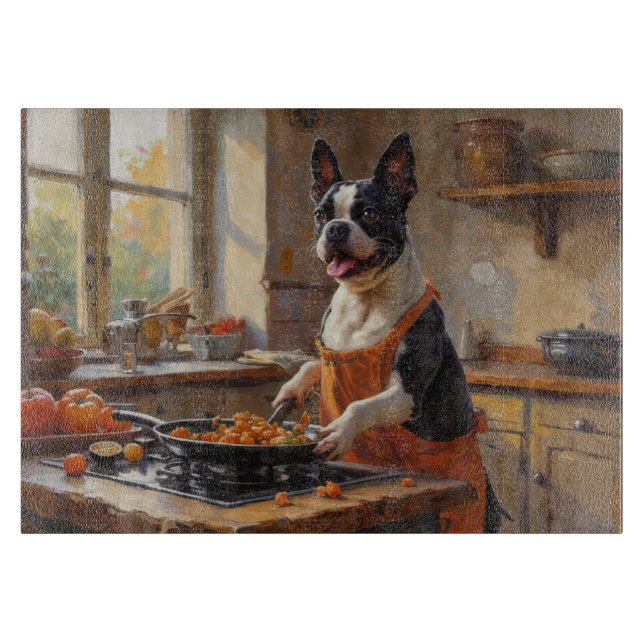 Boston Terrier Cooking in Kitchen Schneidebrett (Vorderseite)