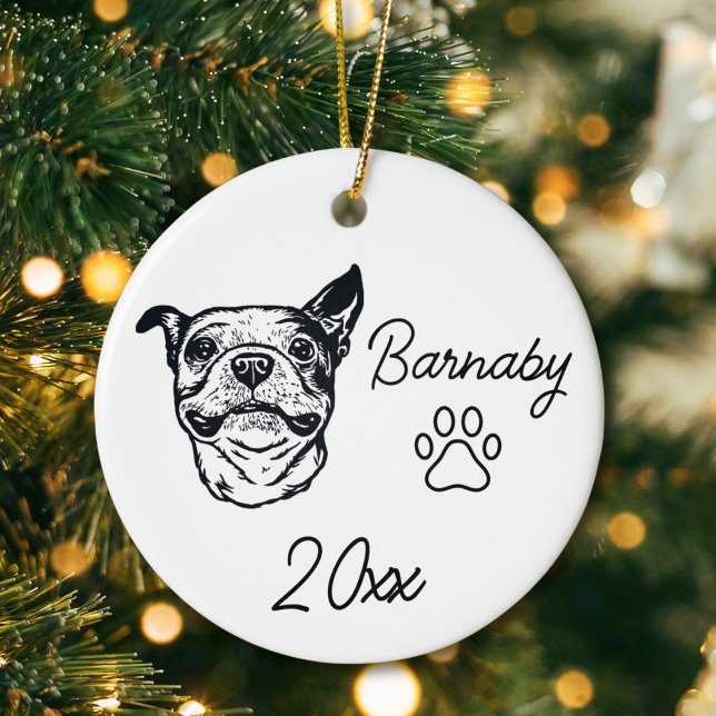 Boston Terrier Dog Individuelle Name & Year Line A Keramik Ornament (Boston Terrier Dog Custom Name and Year Ornament with Paw Print. Black and White Line Art Modern)