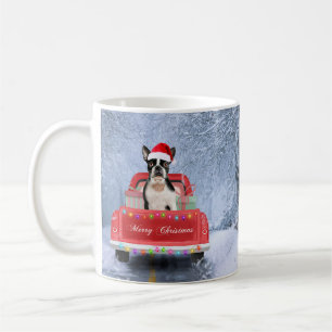 Boston Terrier Dog Snow sitzt im Truck Kaffeetasse