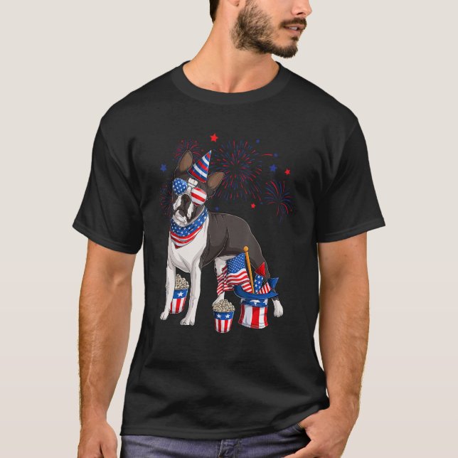 Boston Terrier Dog Wearing 4th of July Sunglasses  T-Shirt (Vorderseite)