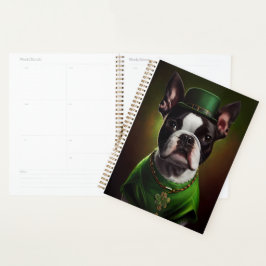 Boston Terrier Hund in St. Patrick's Day Dress Planer
