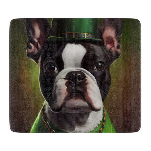 Boston Terrier Hund in St. Patrick's Day Dress Schneidebrett