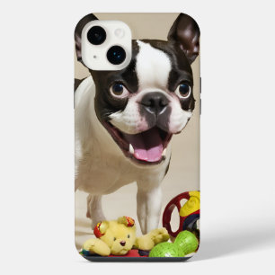 Boston Terrier Hund spielt mit Spielzeugen iPhone 14 Plus Hülle