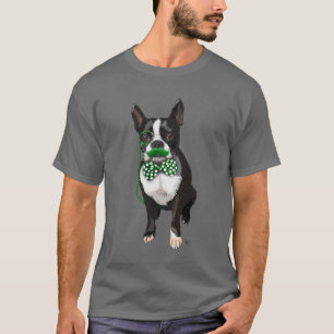 Boston Terrier mit dem grünen Schnurrbart und T-Shirt