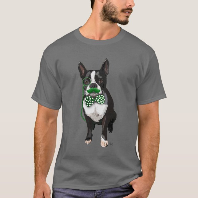 Boston Terrier mit grünem Schnurrbart und Spott T-Shirt (Vorderseite)