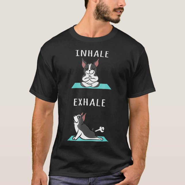 Boston Terrier Yoga Inhale Ehale Funny Dog  T-Shirt (Vorderseite)
