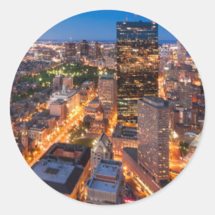 Bostoner Skyline in der Abenddämmerung Runder Aufkleber