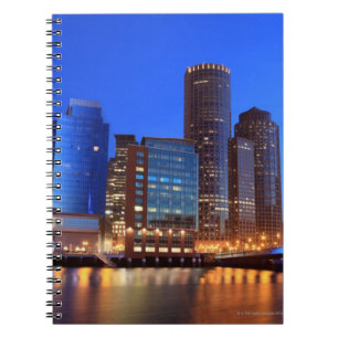 Bostonhafen und -Skyline.  Boston ist eins der 5 Notizblock