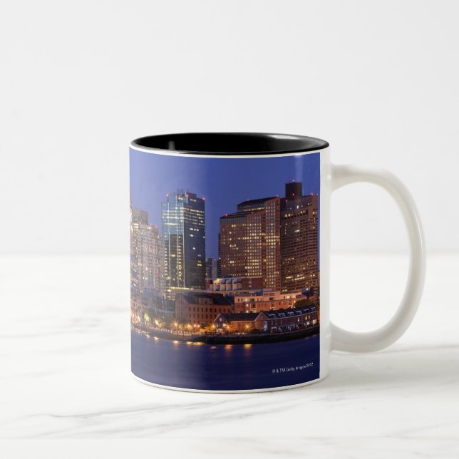 Bostonhafen und -Skyline.  Boston ist eins der 9 Zweifarbige Tasse (Rechts)
