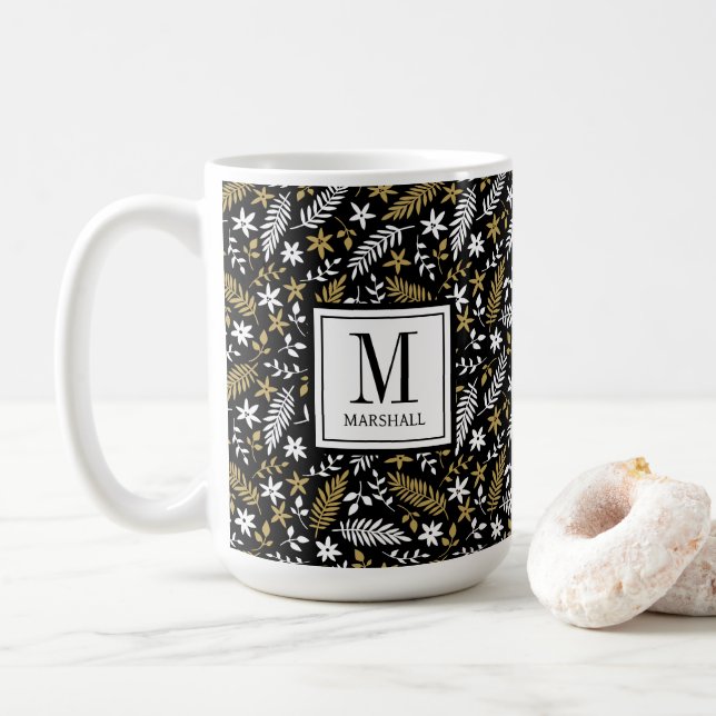 Botanical Black Gold Monogram Name Holiday Kaffeetasse (Mit Donut)