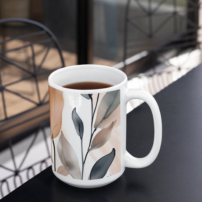 Botanicale Kaffeetasse (This pretty mug features shades of gray and beige on a white background.)