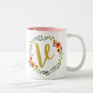 Botanische Blume Wreath Gold Monogram Initial V Zweifarbige Tasse