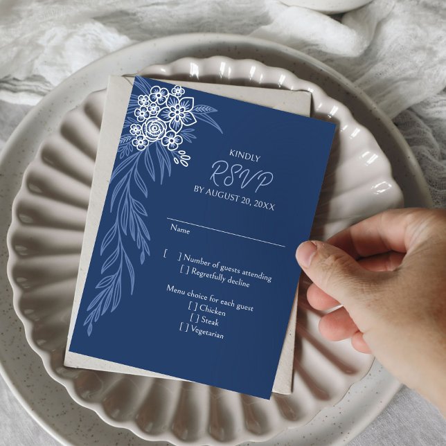 Botanische Blütenmarinade Dusty Blue Wedding RSVP Karte (Von Creator hochgeladen)