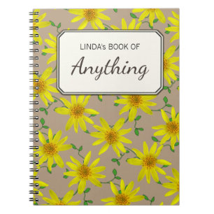 Botanische gelbe Wildblumen auf irgendeiner Farbe Notizblock