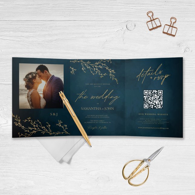 Botanische Hochzeit in Blau und Gold Dreifach Gefaltete Einladung (Von Creator hochgeladen)