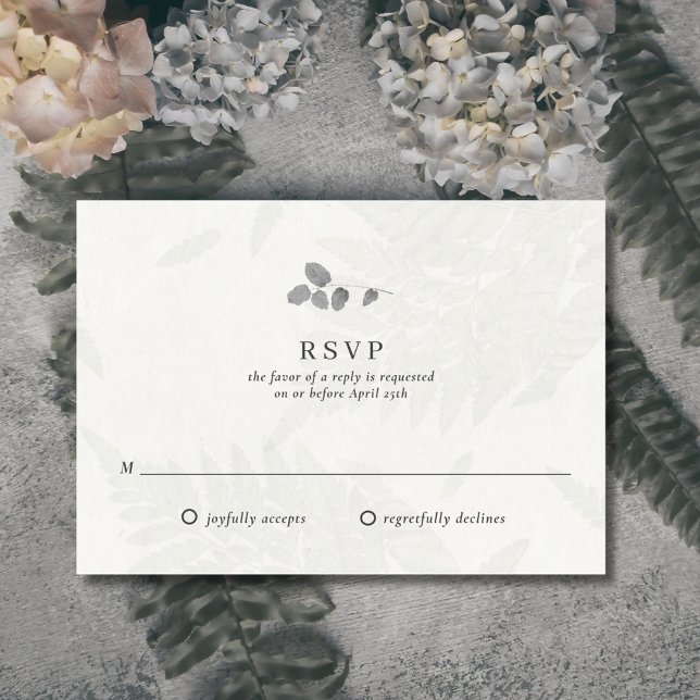 Botanische Leaf Monogram Wedding RSVP Card Karte (Elegant botanical leaf wedding RSVP card. Features a light gray faux leaf pattern. )