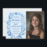Botanische Wasserfarbe CUSTOM FOTO Bat Bar Mitzvah Einladung<br><div class="desc">Perfekte Karte, um eine Fledermausmitzvah, Bar mitzvah oder andere jüdische Feier anzukündigen! Handgezeichnete, zarte Blättertramkunst für Sie! Vollständig anpassbar! Klicken Sie auf "Personalisieren" oben, um den Text zu bearbeiten, fügen Sie Ihr Foto. Klicken Sie auf "Bearbeiten mit dem Designwerkzeug", um die Schriftart, Farben und Einstellungen anzupassen. Auch können Sie den...</div>