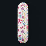 Botanische Wildblume Hedgerow-Malerei Skateboard<br><div class="desc">Ein hübsches,  modernes Aquarellbild mit Blume und Blätter,  die in den Herbstfarben auf weißem Hintergrund verstreut sind.</div>