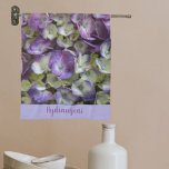 Botanisches Blumenwasser, lila und gelb Geschirrtuch<br><div class="desc">Wunderschöne,  zarte und feminine lila und cremeweiße Hydrangea-Blüten bedecken dieses botanische florale Küchentuch mit Original-Fotografie von JLW_Fotografy,  wie frische Blume direkt aus einem Hütte Garten Land. Personalisieren Sie Ihren Namen nach Ihren Wünschen.</div>