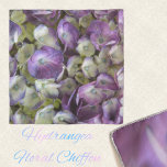 Botanisches Floral-lila und weißes Hydrangea Schal<br><div class="desc">Wunderschöner zarter und femininer lila-weißer Chiffonschal mit Hydrangea-Blüten und origineller botanischer Fotografie von JLW_Fotografie.</div>