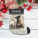 Botanisches Französisches Land Suffolk Schafe Kleiner Weihnachtsstrumpf<br><div class="desc">Niedlich,  Suffolk ewe und ihr Kind hinter botanischem Eukalyptus-Grün. Bauernhaus,  Vintag,  viktorianisch,  Schild auf einem abgenutzten,  weißen Holzbrett-Hintergrund. Ideal für einen rustikalen Bauernhof oder ein französisches Land Weihnachtsleben.</div>