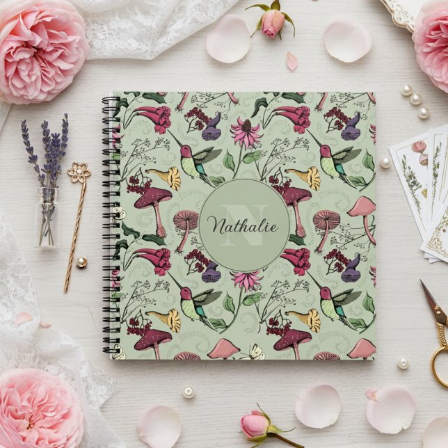 Botanisches Geflora-Hummingvogel-Muster Grün Notizbuch (Pretty Colibri & Flowers Green Pattern.Feminine Monogram Square Hummingbird Garden Notebook for Her)