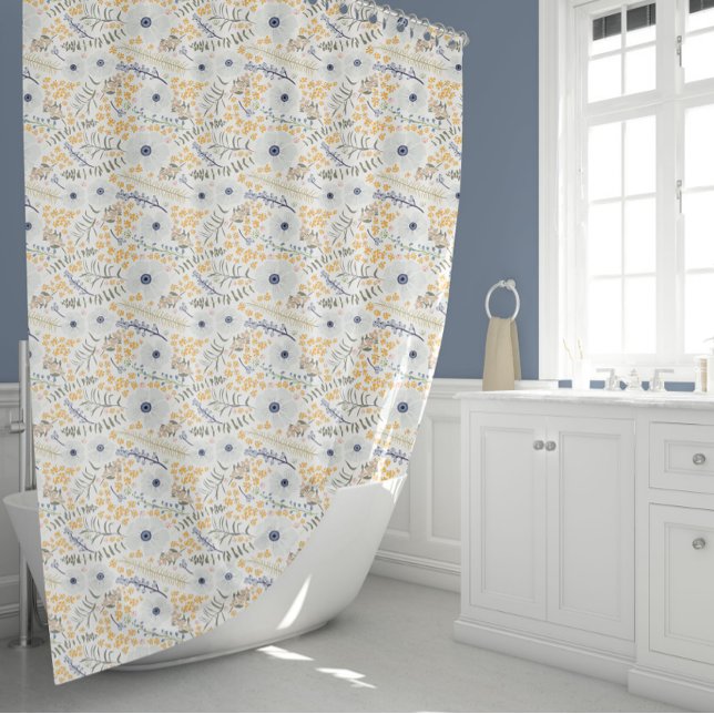 Botanisches gelbes Muster Duschvorhang (Sweet Blue Gray Yellow Botanical Floral Pattern Shower Curtain from Studio Posies.)