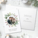 Botanisches Grün Weihnachtsfest Foto Feiertagskarte<br><div class="desc">Dieses Foto Weihnachten | Die gefaltete Holiday-Karte verfügt über gemalte Aquarelleukalyptusfarben,  grüne Blätter,  rote Beeren,  Kiefernäste und ein kreisförmiges Foto mit optionalem Text. Für eine erweiterte Anpassung dieses Designs klicken Sie bitte auf den Link "Weitere Anpassung". Matching-Elemente sind ebenfalls verfügbar.</div>