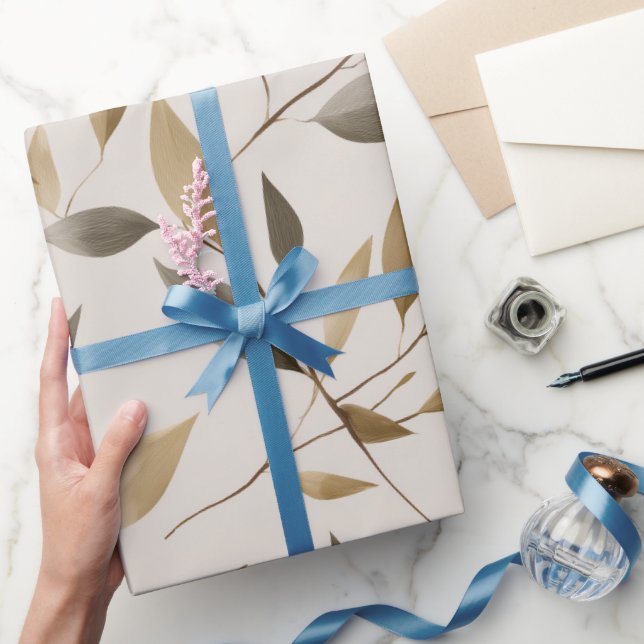 Botanisches Olivenblatt Beiges Blumenmuster Geschenkpapier (Schenken)